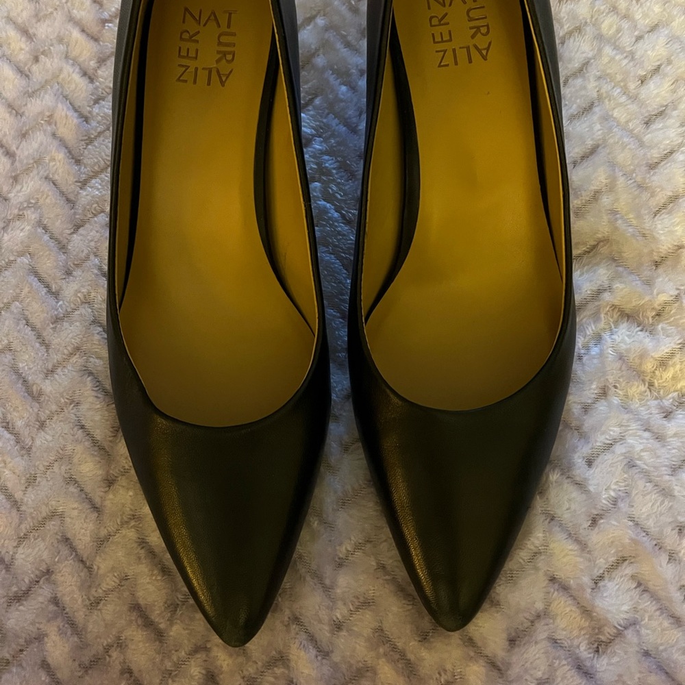 Naturalized black size 9.5 Wide 1” heels